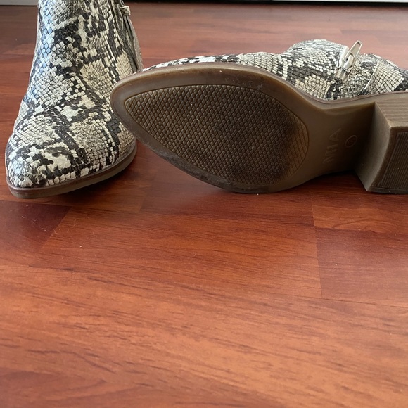 Faux snake print booties - Picture 4 of 5